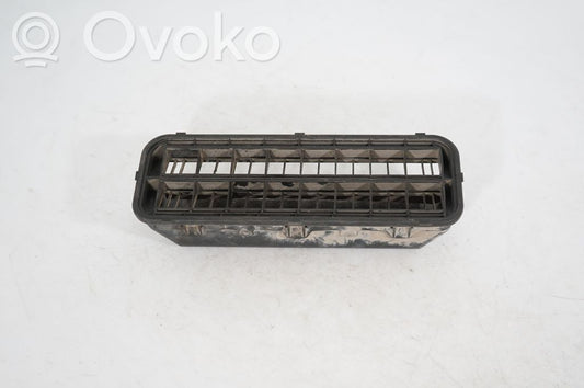 Quarter panel pressure vent