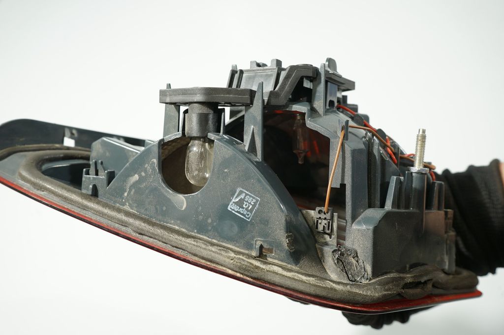 Tailgate rear/tail lights (7)