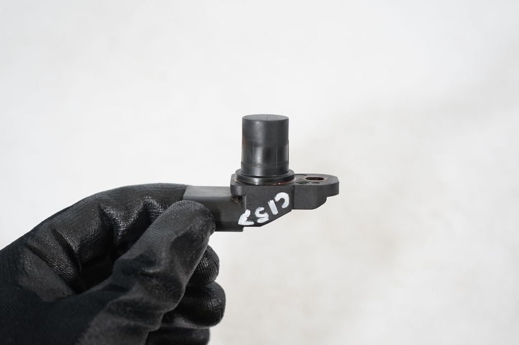 Camshaft position sensor (7)