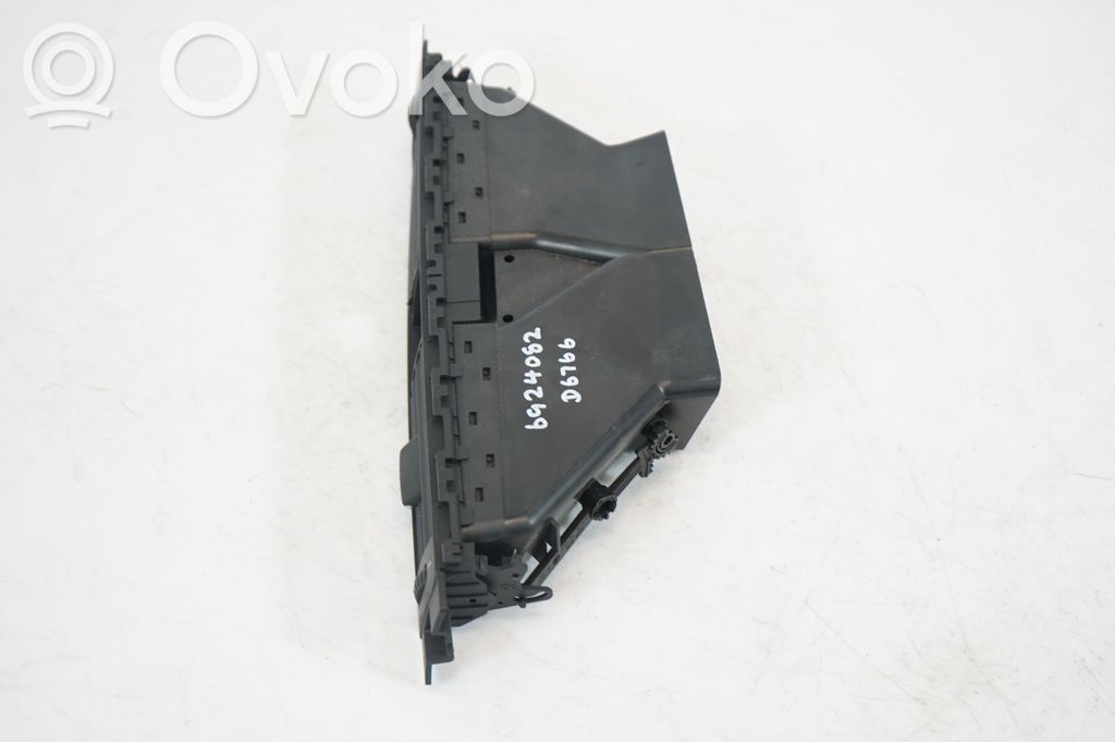 Dash center air vent grill (2)