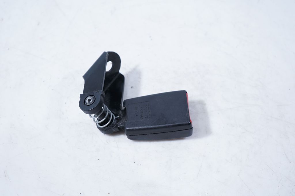 Rear seatbelt buckle (5)