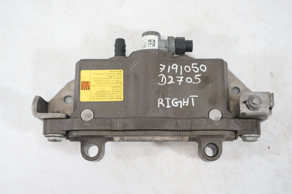 Engine bonnet/hood hinges (9)