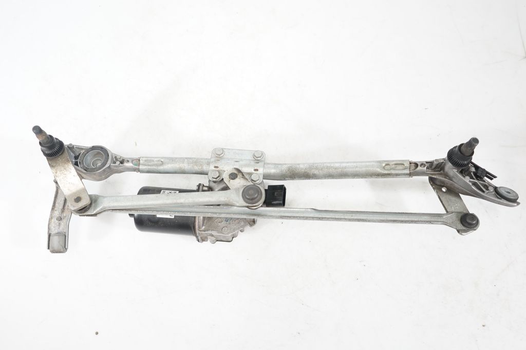 Front wiper linkage and motor (9)