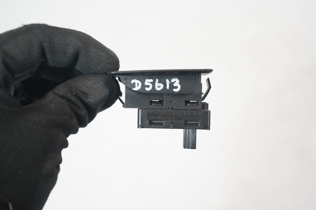 Electric window control switch (8)