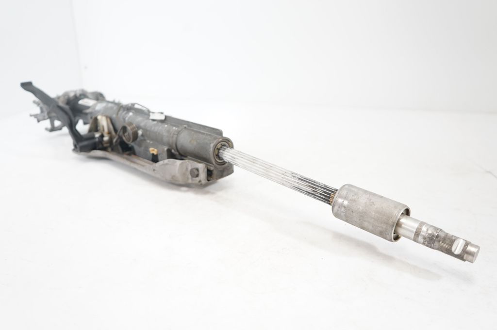 Steering wheel axle (7)