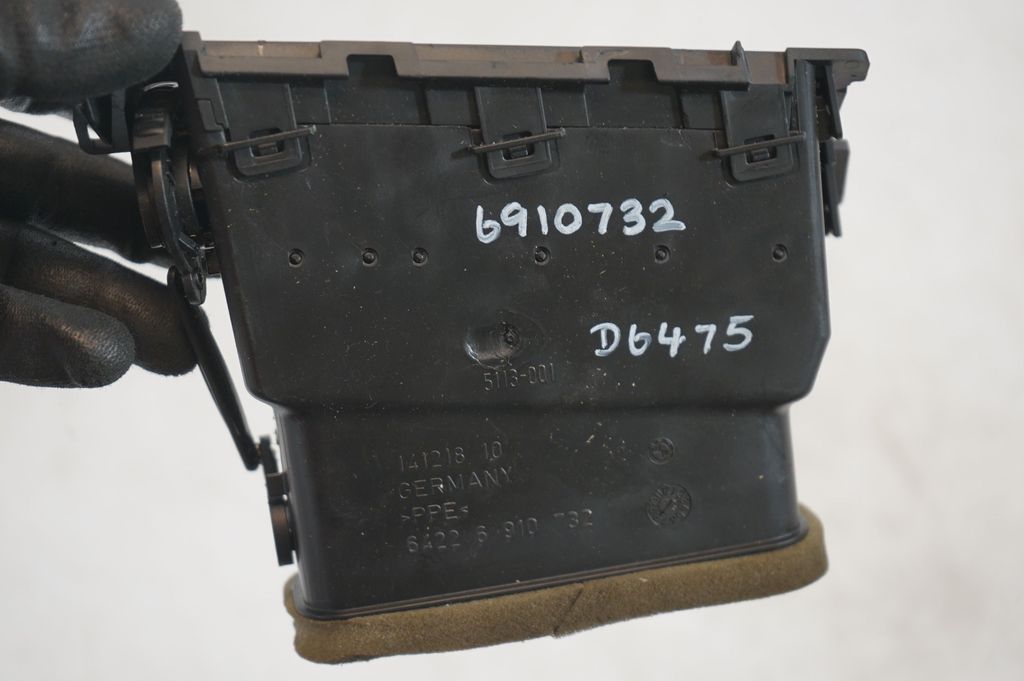 Dashboard side air vent grill/cover trim (8)