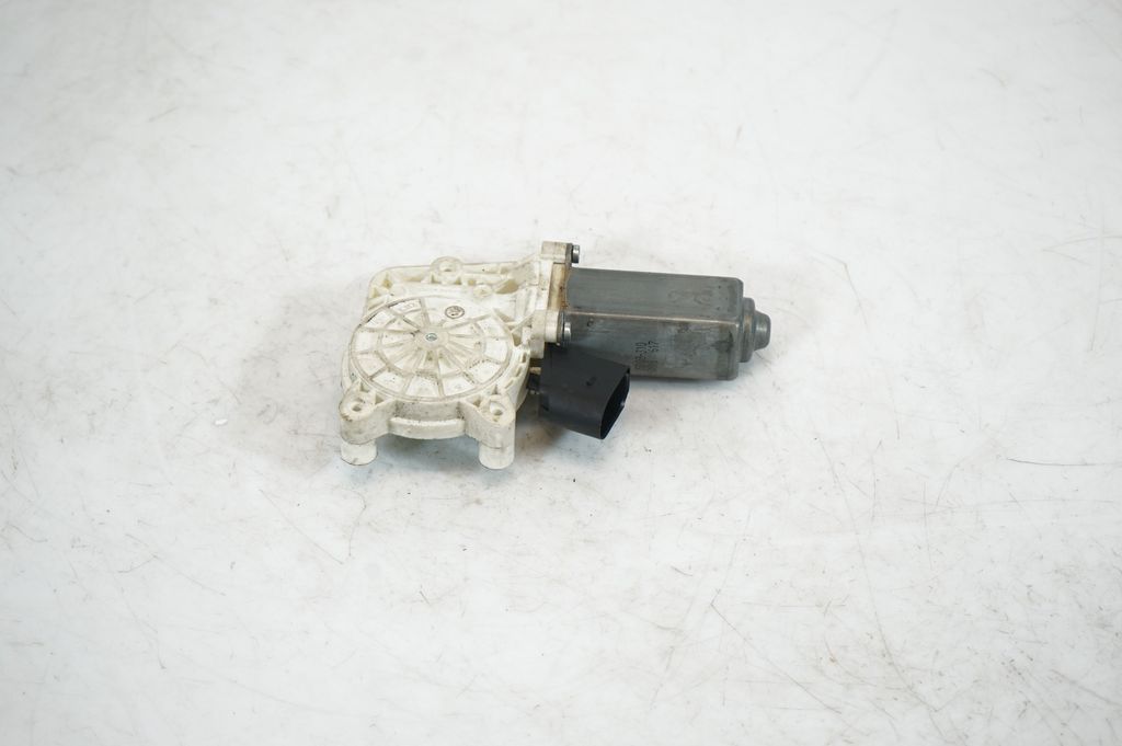 Front door window regulator with motor (5)