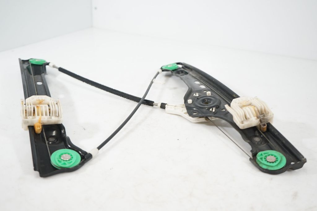 Front door window regulator with motor (6)