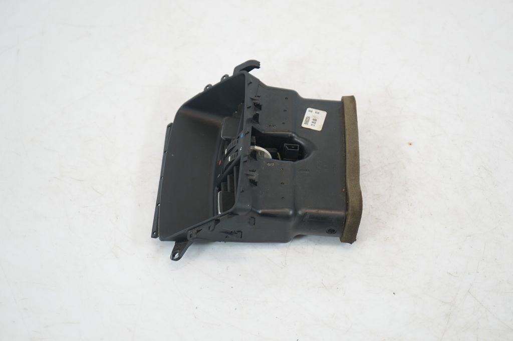 Rear air vent grill (2)