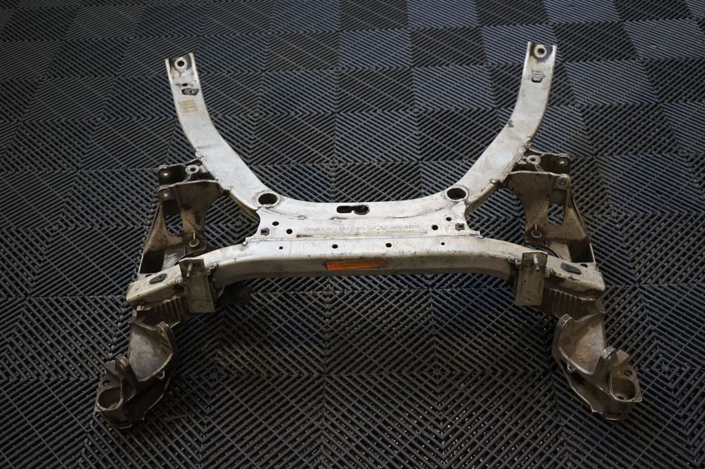 Front subframe (13)