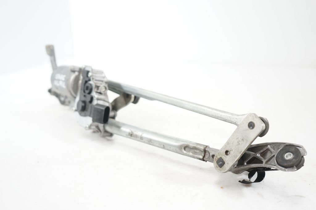 Front wiper linkage and motor (7)