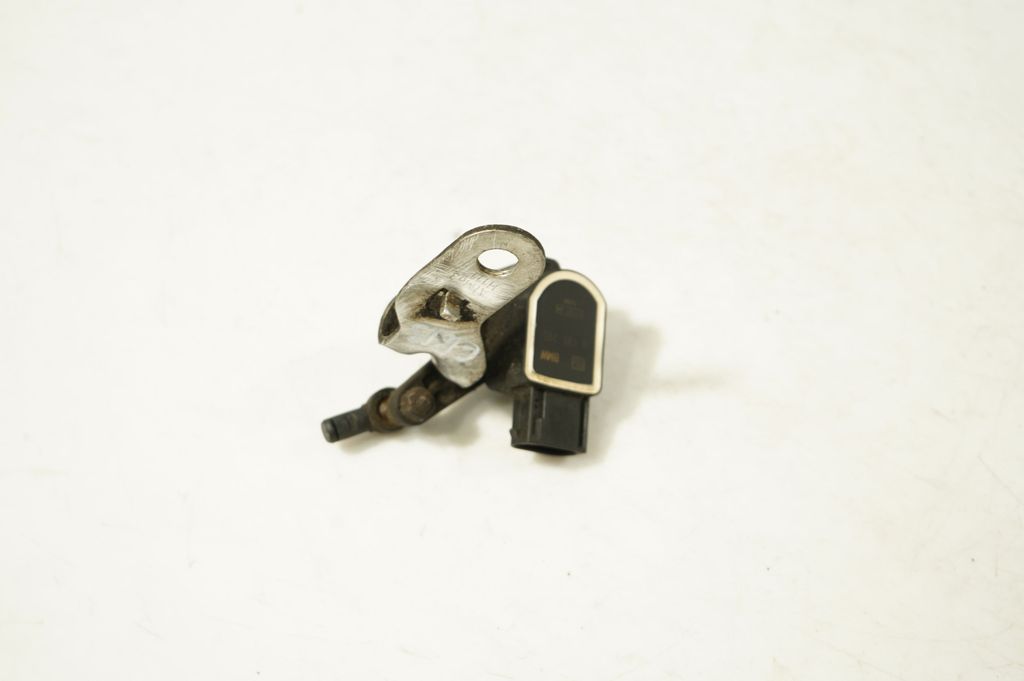 Headlight/headlamp level sensor