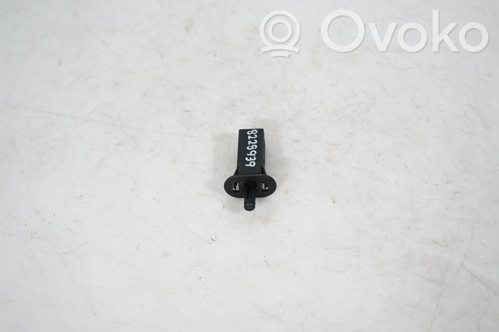 Front door window regulator motor (2)