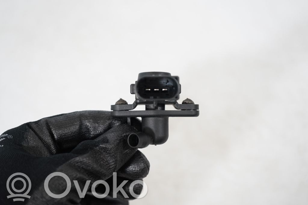 Air pressure sensor (9)