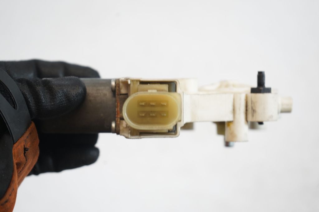 Front door window regulator with motor (6)