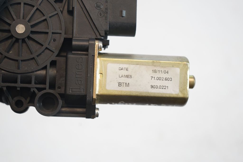 Rear door window regulator with motor (6)