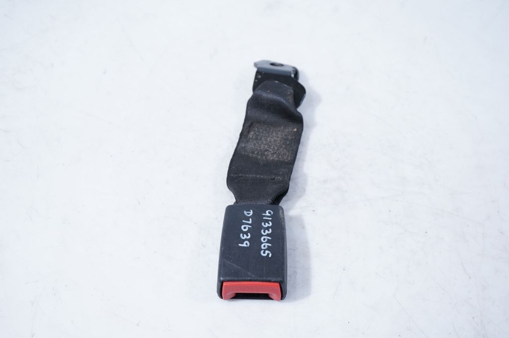 Rear seatbelt buckle
