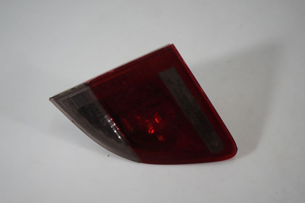 Tailgate rear/tail lights (3)