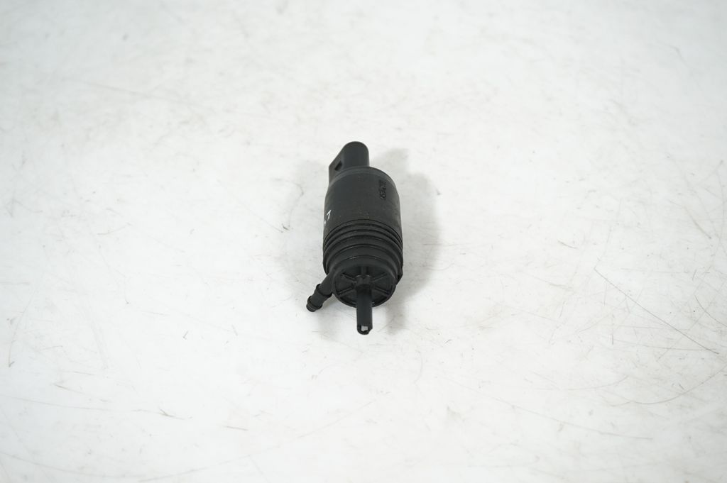 Windscreen/windshield washer pump (2)
