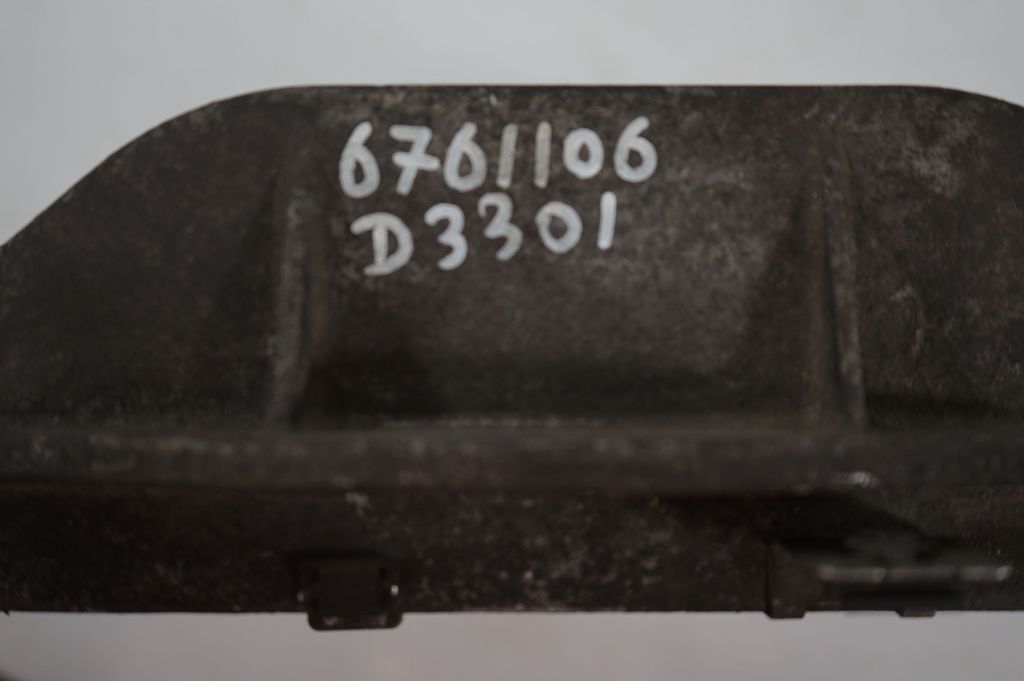 Gearbox mounting bracket (7)