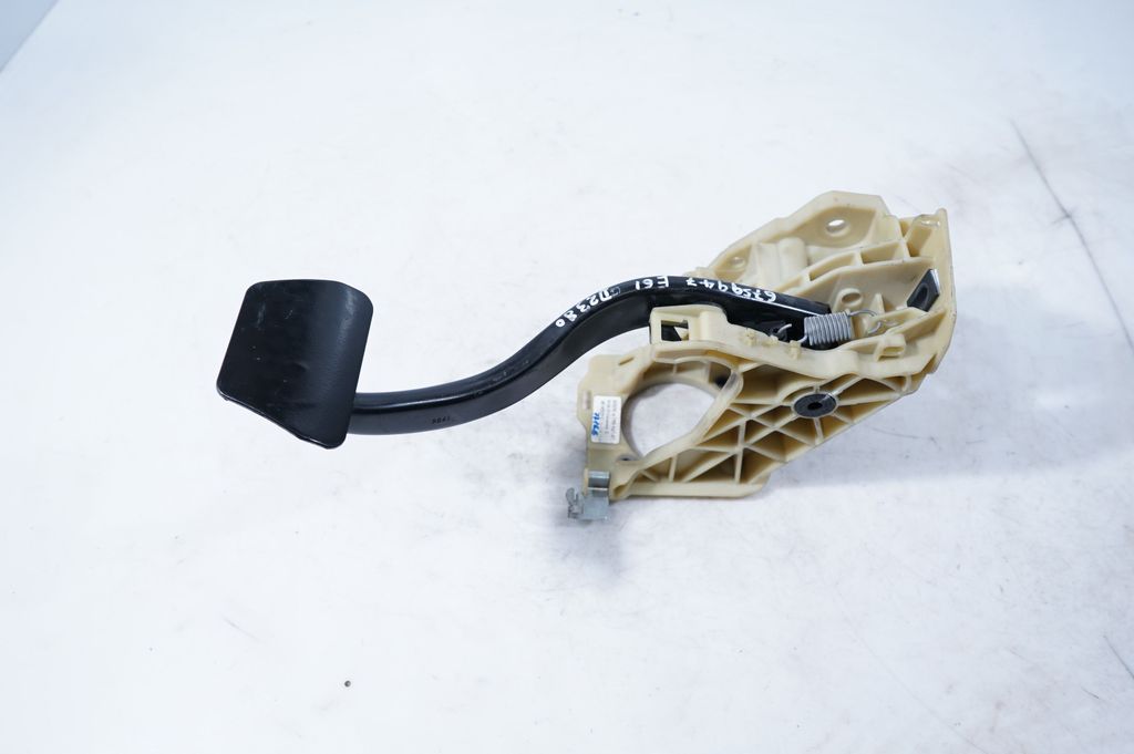 Brake pedal (5)