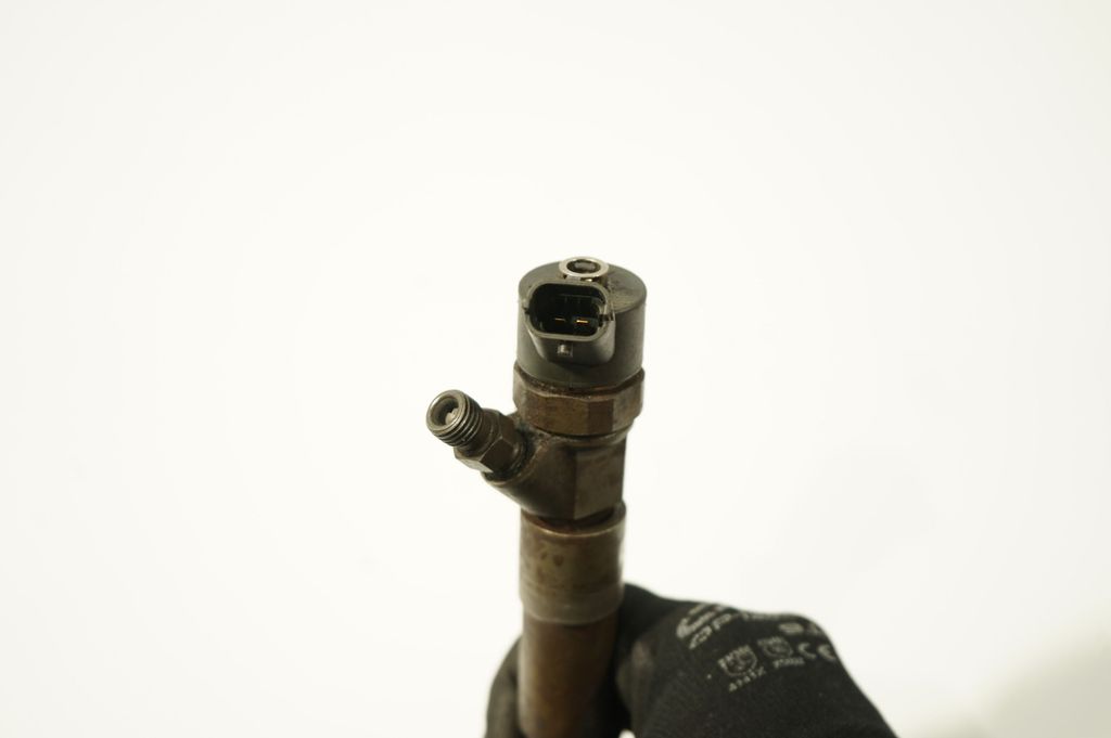 Fuel injector (6)
