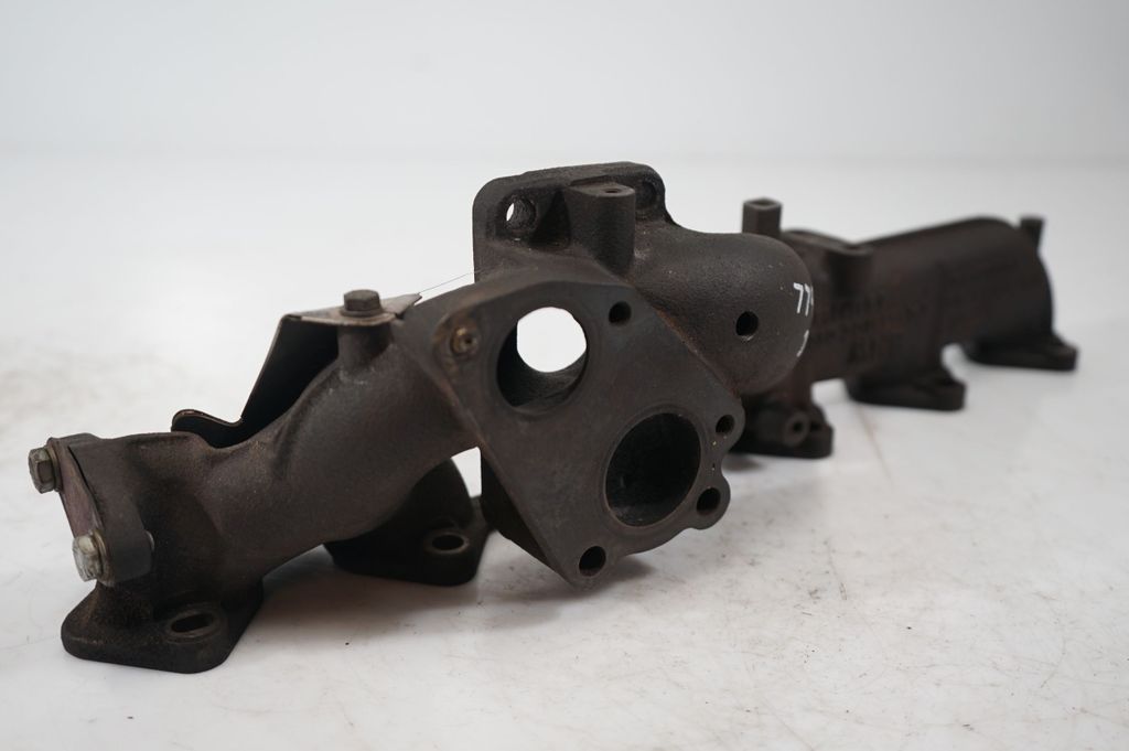 Exhaust manifold (6)