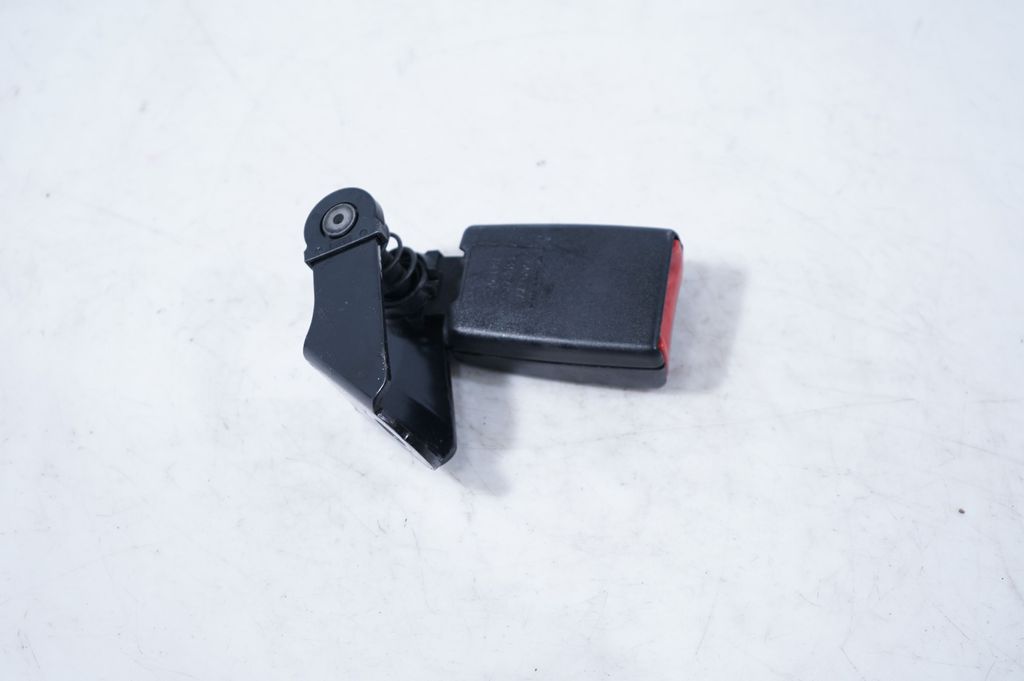 Rear seatbelt buckle (6)