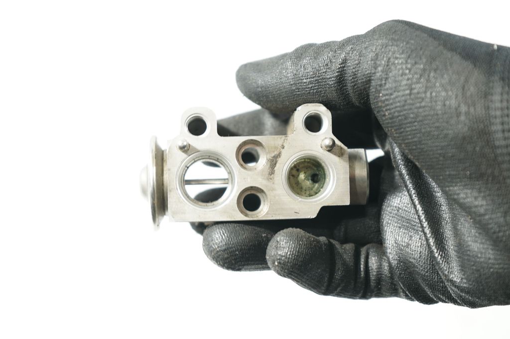 Air conditioning (A/C) expansion valve (9)