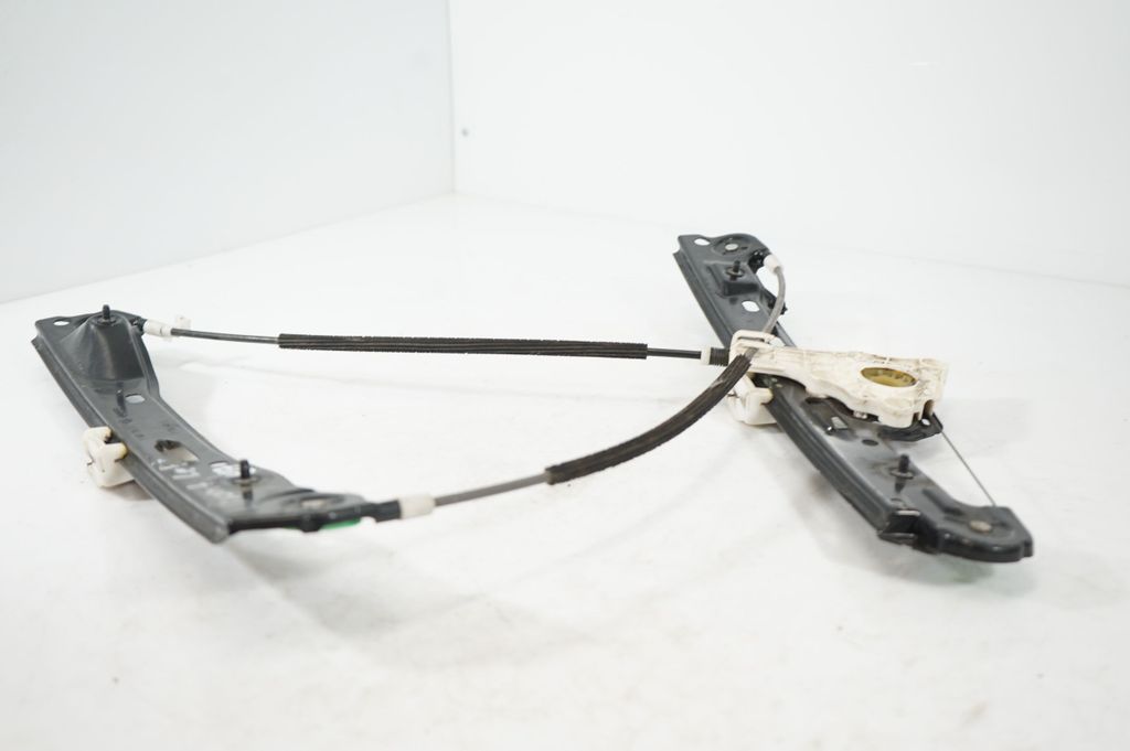 Front door window regulator with motor (6)