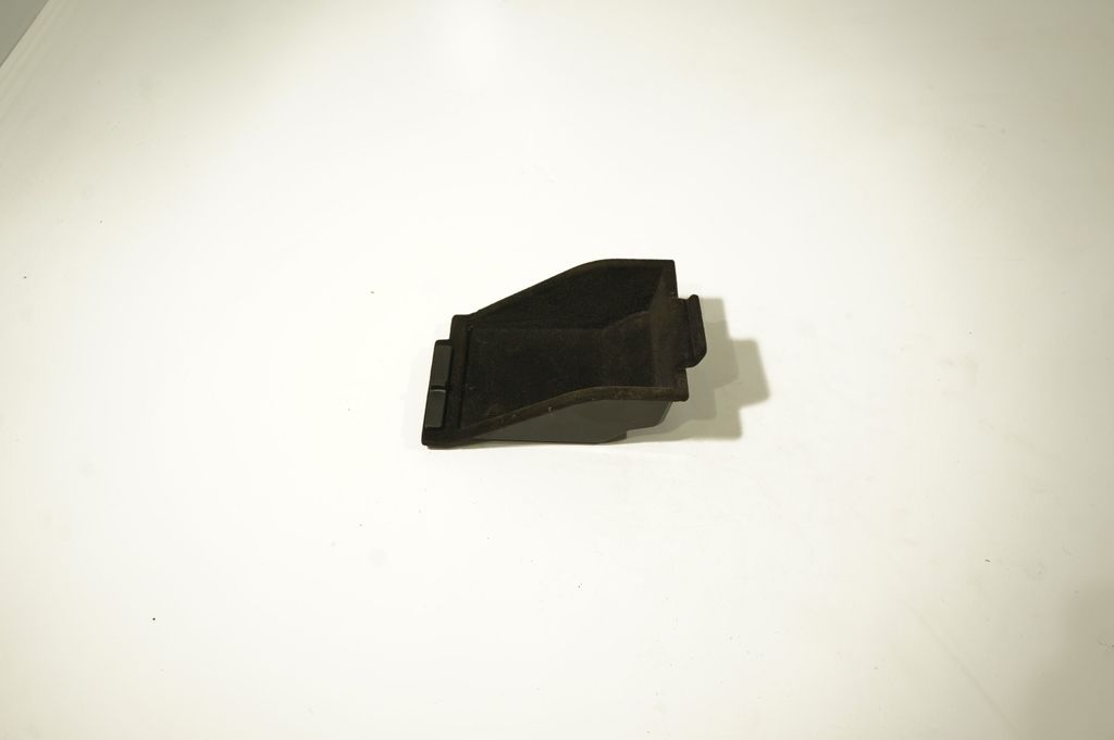 Glove box (2)
