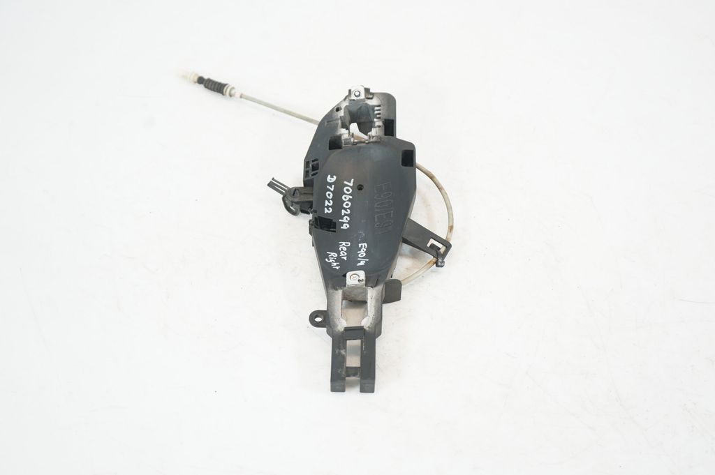 Rear door exterior handle/bracket (2)