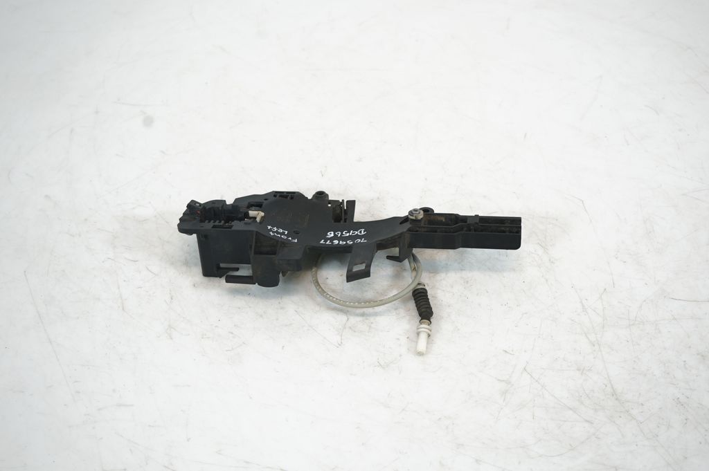 Front door exterior handle/bracket (3)