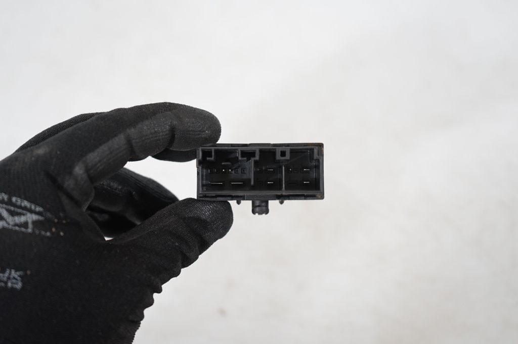 Seat control module (6)