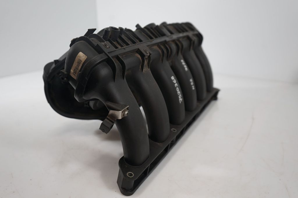 Intake manifold (8)