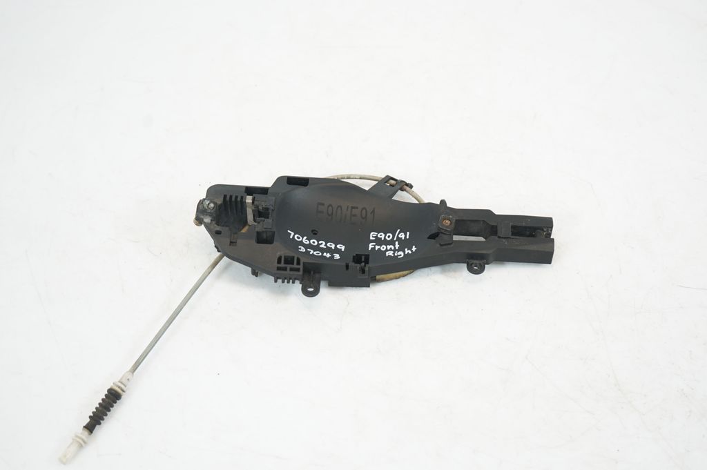 Rear door exterior handle/bracket