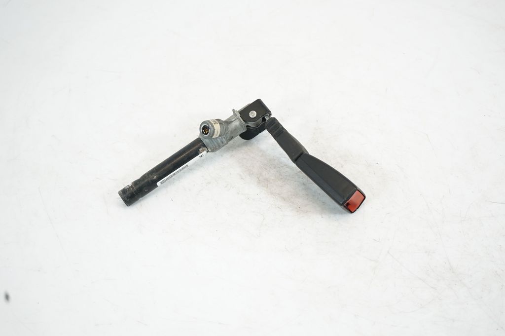 Rear seatbelt buckle (5)