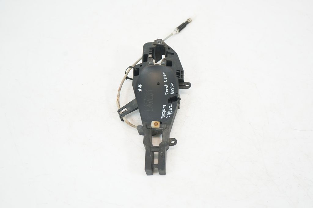 Front door exterior handle/bracket (4)