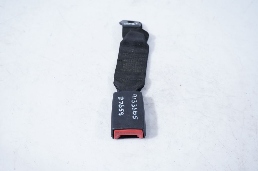 Rear seatbelt buckle (2)