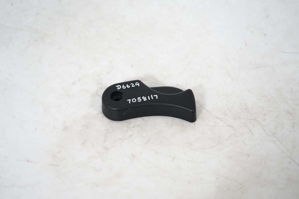 Engine bonnet (hood) release handle