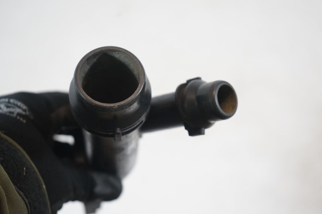 Engine coolant pipe/hose (7)