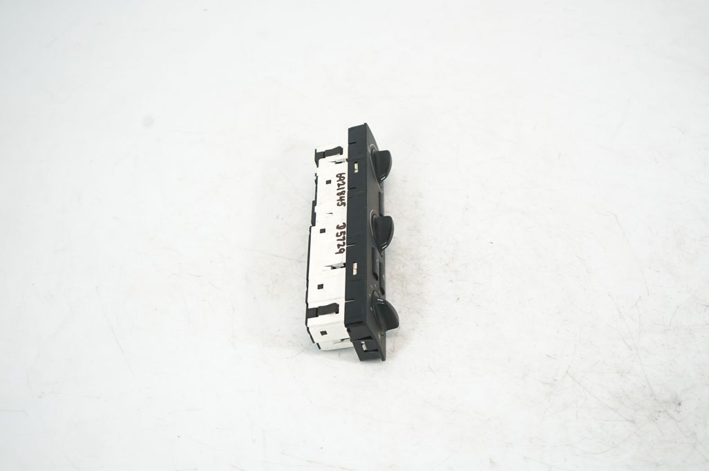 Climate control unit (4)