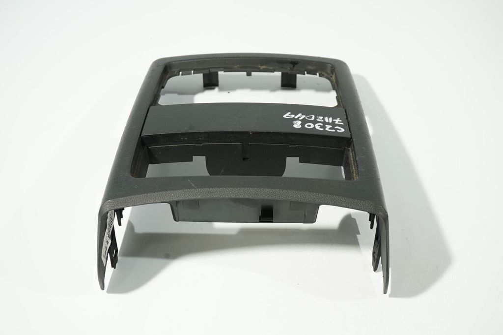 Rear air vent grill (3)