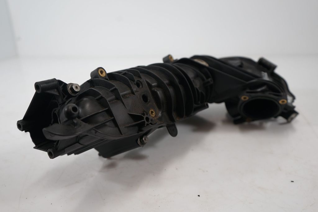 Intake manifold (8)