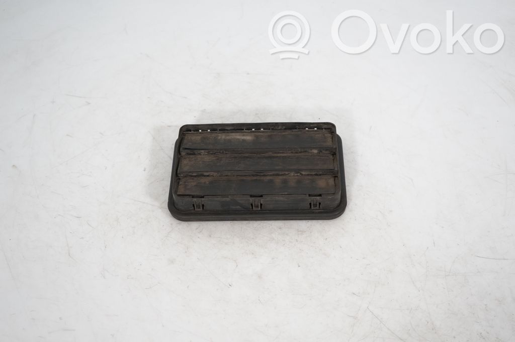 Quarter panel pressure vent (5)