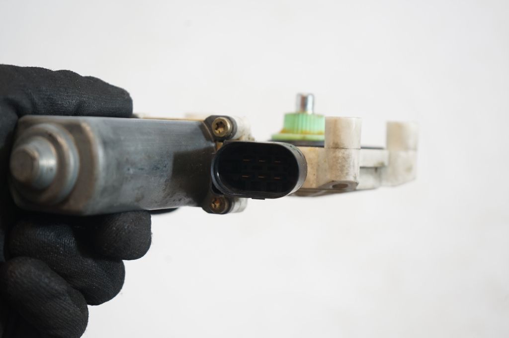 Rear door window regulator motor (6)