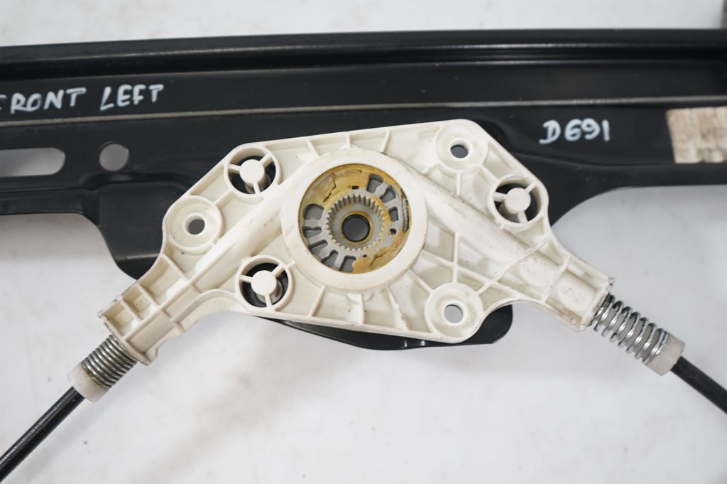 Front door window regulator with motor (6)