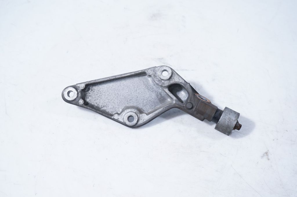 Gearbox mounting bracket (6)