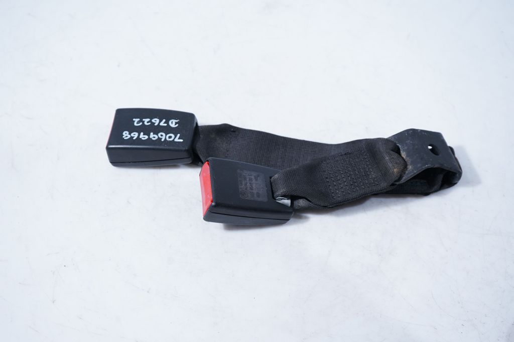 Rear seatbelt buckle (6)