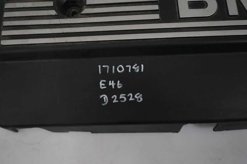 Engine cover (trim) (8)